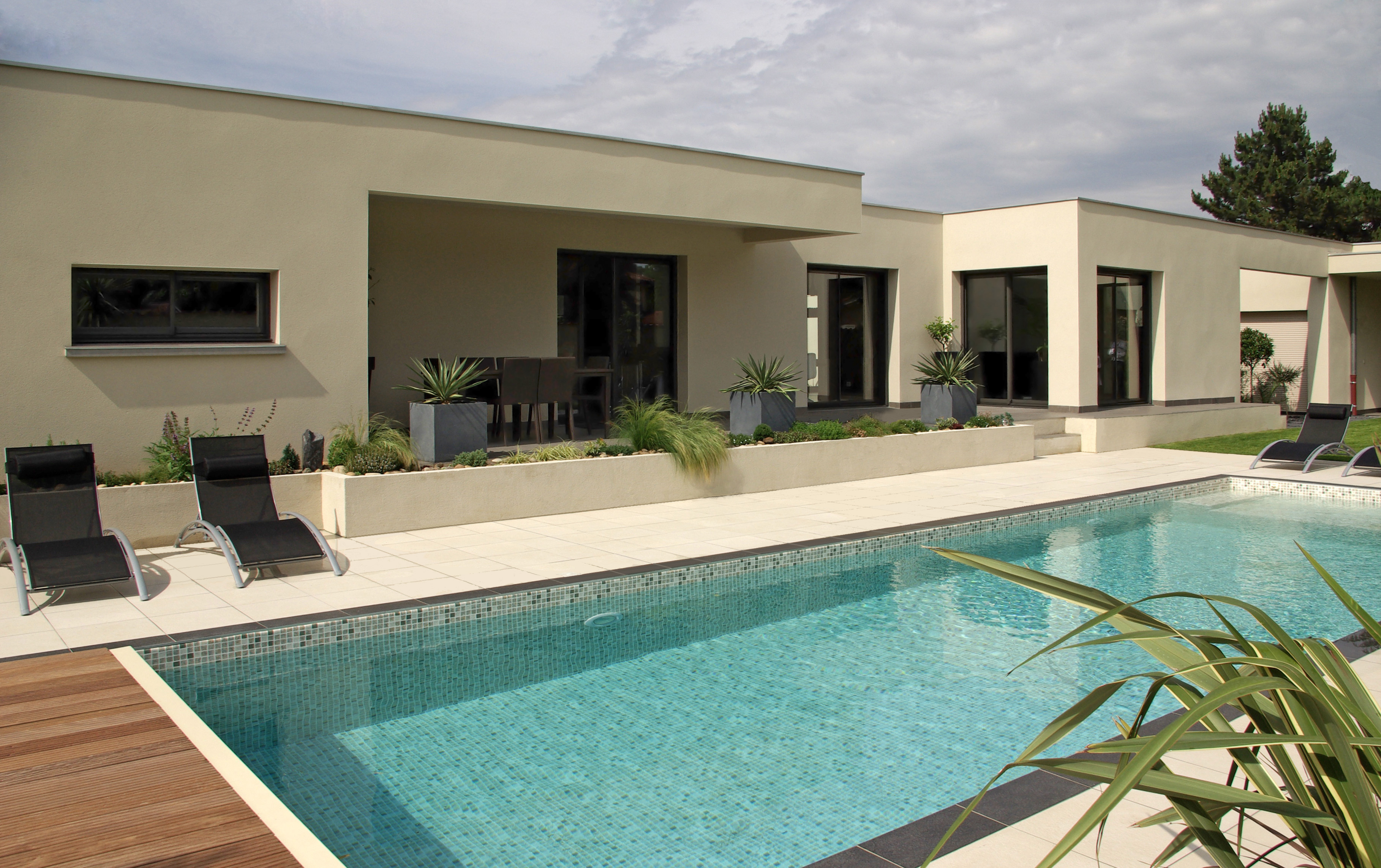 villa architecte toit plat design Pierre Bernard Création piscine