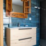 salle de bain vasque évier carrelage bleu